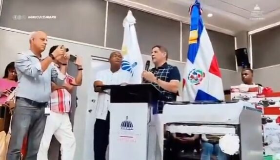@AgriculturaRD @LimberCruzL celebró con las madres del Ministerio de Agricultura y les felicitó con motivo de su día
