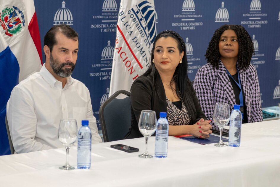 @MIC_RD anunciamos la obtención de la recertificación del Nivel de Excelencia Sello CAF+300, un reconocimiento a los esfuerzos que realizamos en el MICM en busca de la mejora continua de nuestra gestión