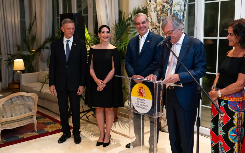 @RaquelArbaje @LuisAbinader asisten a la despedida del embajador de España en RD