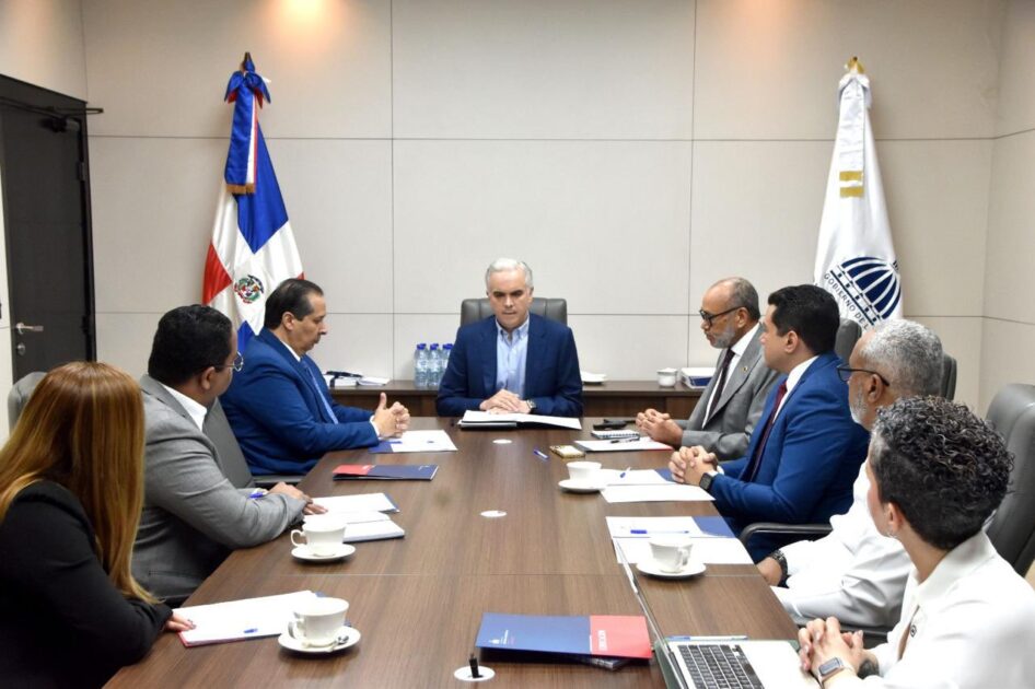 @EducacionRDO @LMDECAMPS encabezó la conformación oficial y la primera sesión del Consejo Directivo del @InabieRD