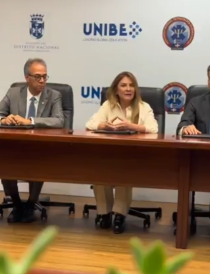 @CarolinaMejiaG agradece apoyo del banco @PopularEnLinea y su presidente Christopher Paniagua por sumarse a @UnibeEnLinea