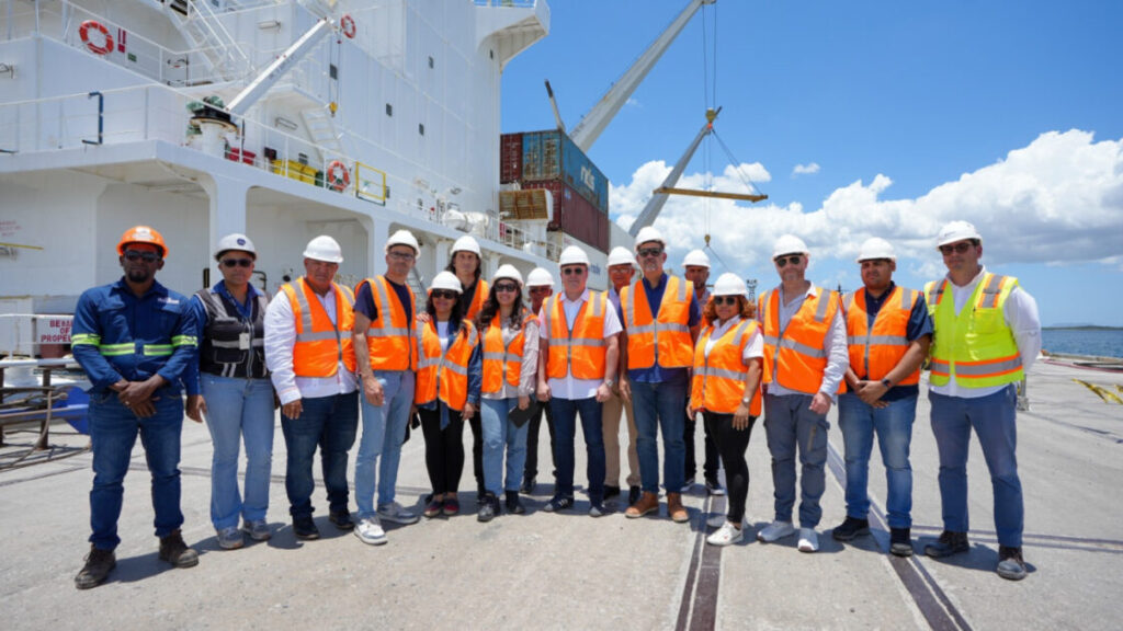 Mepyd, Apordom y MOPC muestran el desarrollo del puerto de Manzanillo a periodistas locales y extranjeros