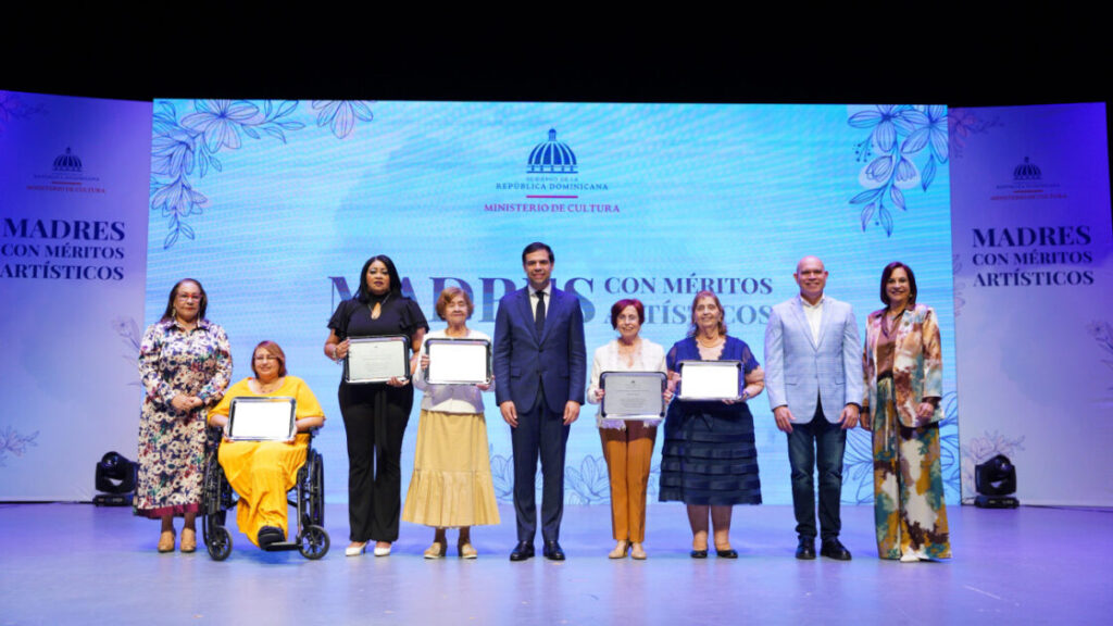 MINC realiza reconocimiento a madres en el ámbito cultural