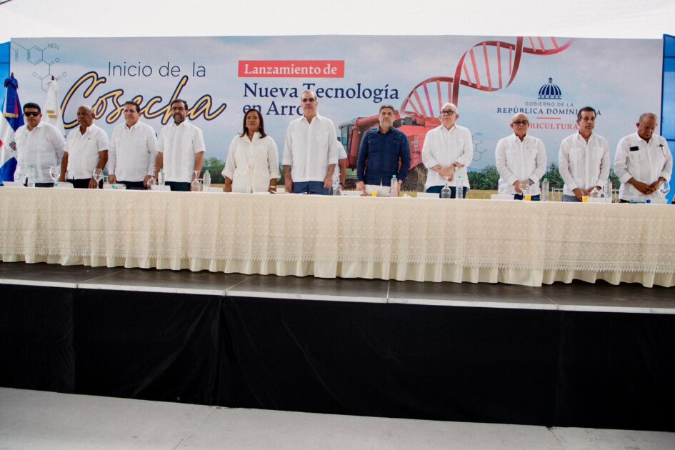 @LuisAbinader y @LimberCruzL encabezaron el inicio de la cosecha de arroz 2025