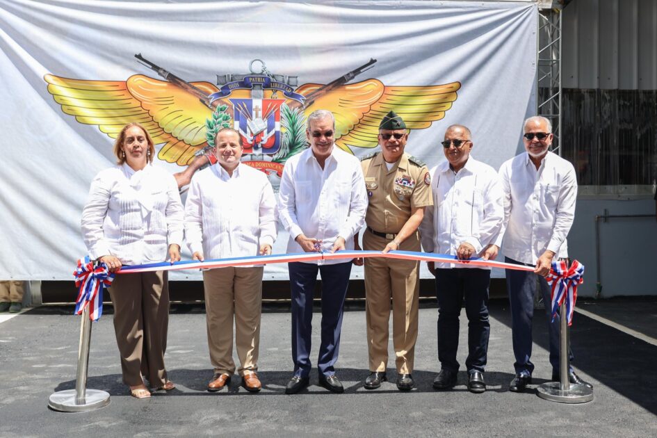 @LuisAbinader inauguró una planta de ensamblaje de vehículos en San Cristóbal, con capacidad para producir hasta 400 ambulancias al año, además de vehículos blindados y de transporte especial