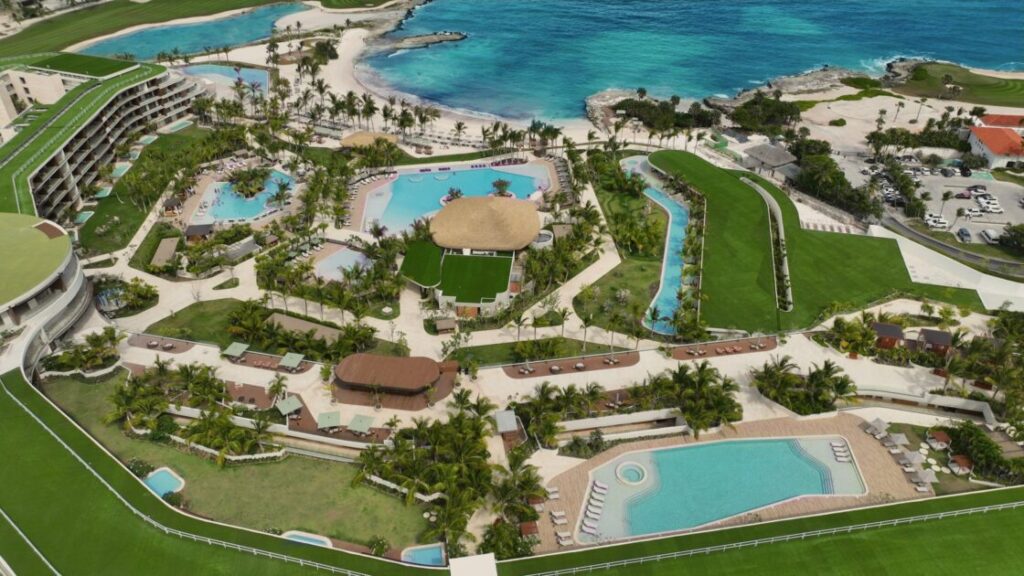 @DavidColladoM Hoy escribimos una nueva página en la historia del turismo dominicano con la apertura del primer hotel St. Regis en Cap Cana, junto a Marriott International