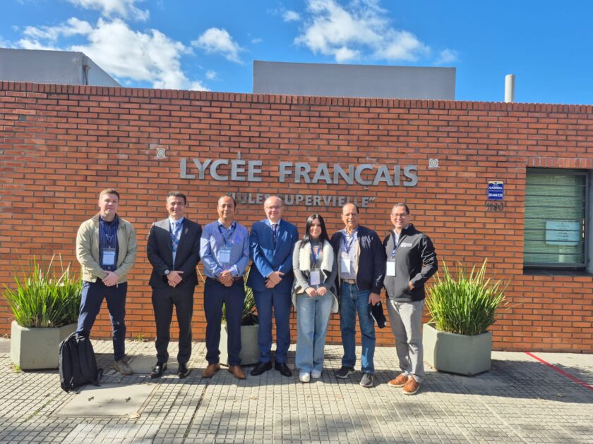 @JuntaCentral Desde tempranas horas de este domingo iniciaron los trabajos de la delegación de la JCE que se encuentra en Uruguay