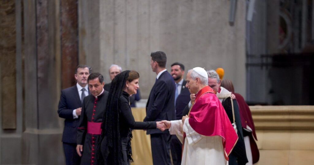 En el marco de su agenda oficial en Roma, la vicepresidenta @RaquelPenaVice fue recibida por Su Santidad, el Papa León XIV