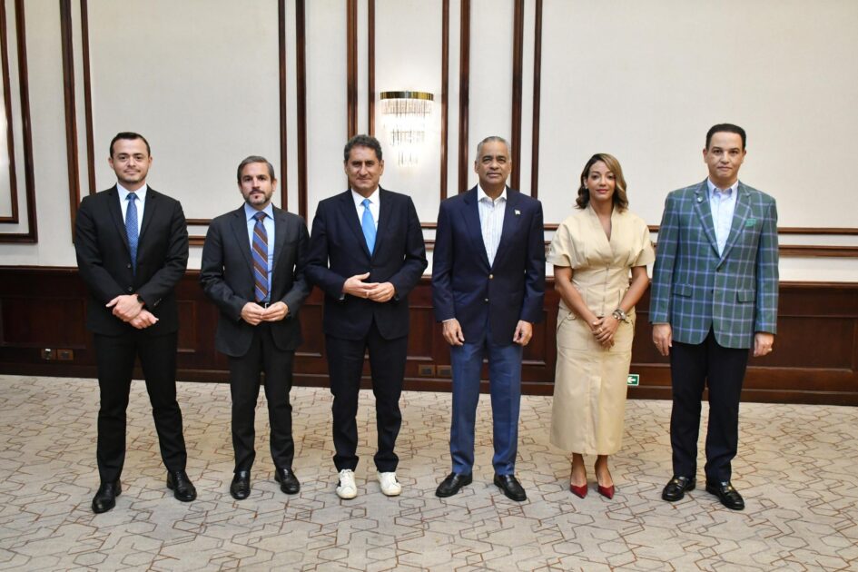 @JoelSantosE Este viernes, sostuvimos una reunion bilateral con el director de la Agencia Internacional de Energías Renovables (Irena), Francesco La Camera, en el que abordamos la importancia de invertir en el sector de energías renovables