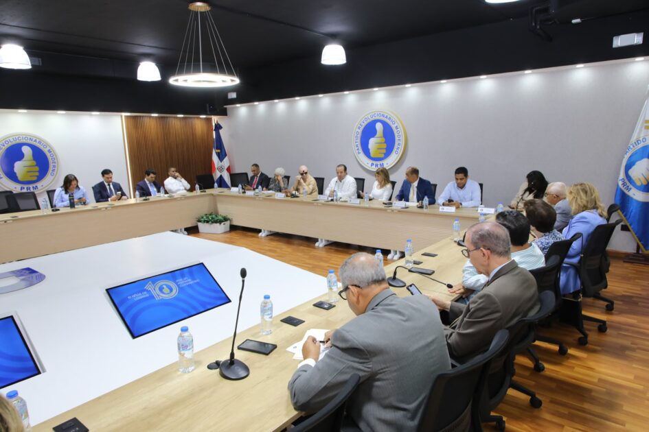 @PRM_Oficial Llevamos a cabo la reunión ordinaria de nuestra Dirección Ejecutiva en la Casa Nacional de nuestro partido, encabezada por nuestro Presidente @JosePalizay la Secretaria General @CarolinaMejiaG