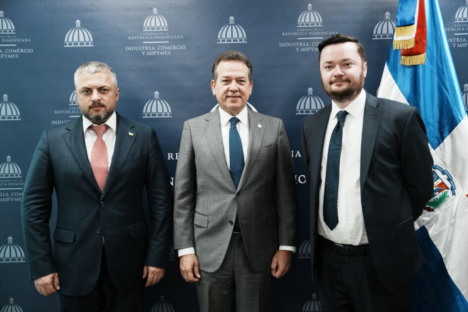 @ItoBisono Recibimos con aprecio a la delegación de parlamentarios ucranianos encabezada por Maryan Zablotskiy y Andriy Bogdanets, presidente del Grupo de Amistad con RD en el Parlamento de Ucrania