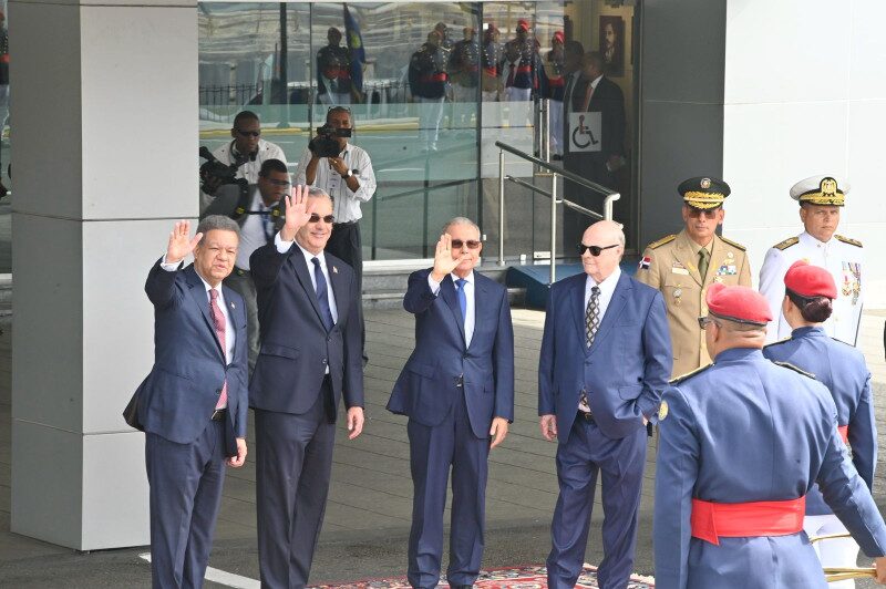 🔴En Vivo | Cumbre por la patria SOBERANA REPÚBLICA DOMINICANA. @LuisAbinader y los expresidentes Fernández, Medina y Mejía ya están reunidos