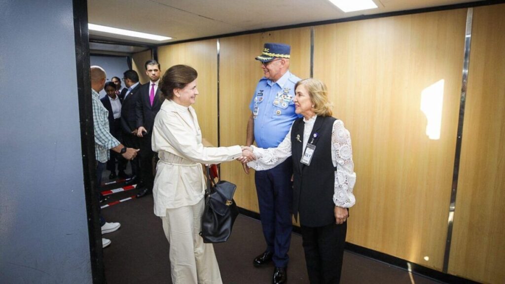 Vicepresidenta @RaquelPenaVice regresa al país tras representar a la República Dominicana en misa de inicio del pontificado de León XIV