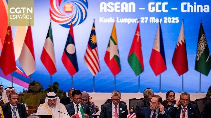  Cumbre ASEAN emite una declaración conjunta en la que se insta a una mayor apertura y cooperación