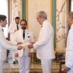 Presidente @LuisAbinader recibe cartas credenciales de 7 nuevos embajadores, incluido el de Haití