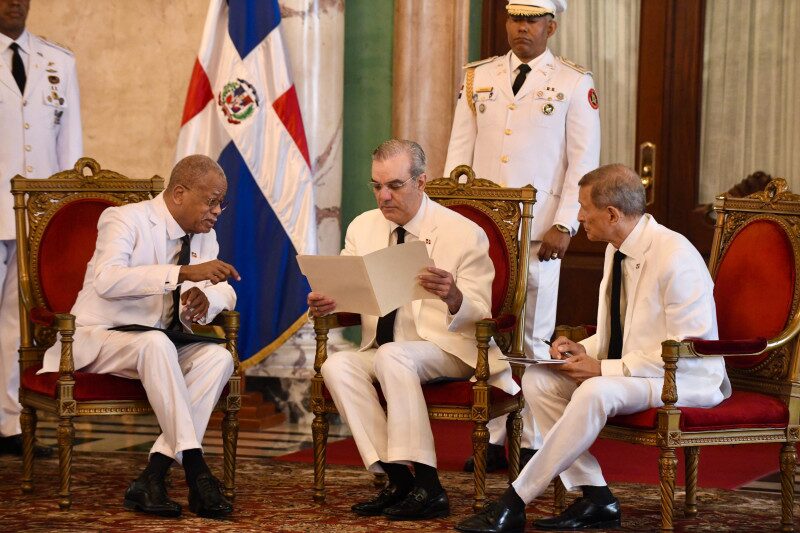 Embajador de Haití en RD presenta cartas credenciales al presidente @LuisAbinader