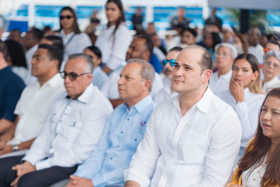 @AdolfoPerezDL Hoy domingo, acompañamos a la vicepresidenta @RaquelPenaViceen la inauguración del Campo de Tiro con Arco del Parque del Este