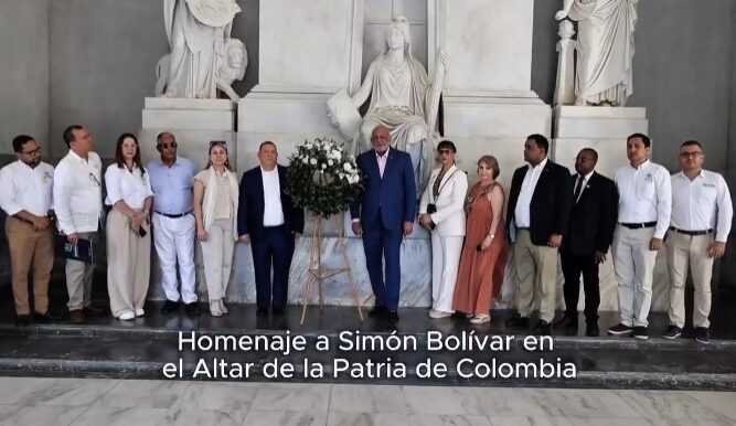 @RobertoFulcar durante su estadia en Colombia participa en el Homenaje a Simón Bolívar en el altar de la Patria de Colombia