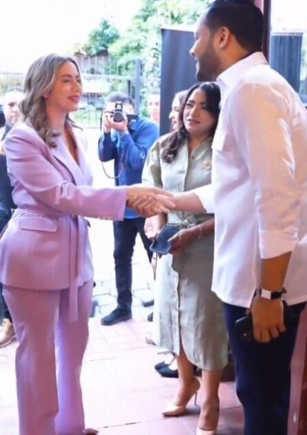 @GloriaReyesG Con orgullo presentamos #QUINCOMen, una marca inspirada en el legado familiar de José Raúl Morel y confeccionada por más de 50 familias dominicanas pertenecientes a nuestra línea #Cayena de #ManosDominicanas
