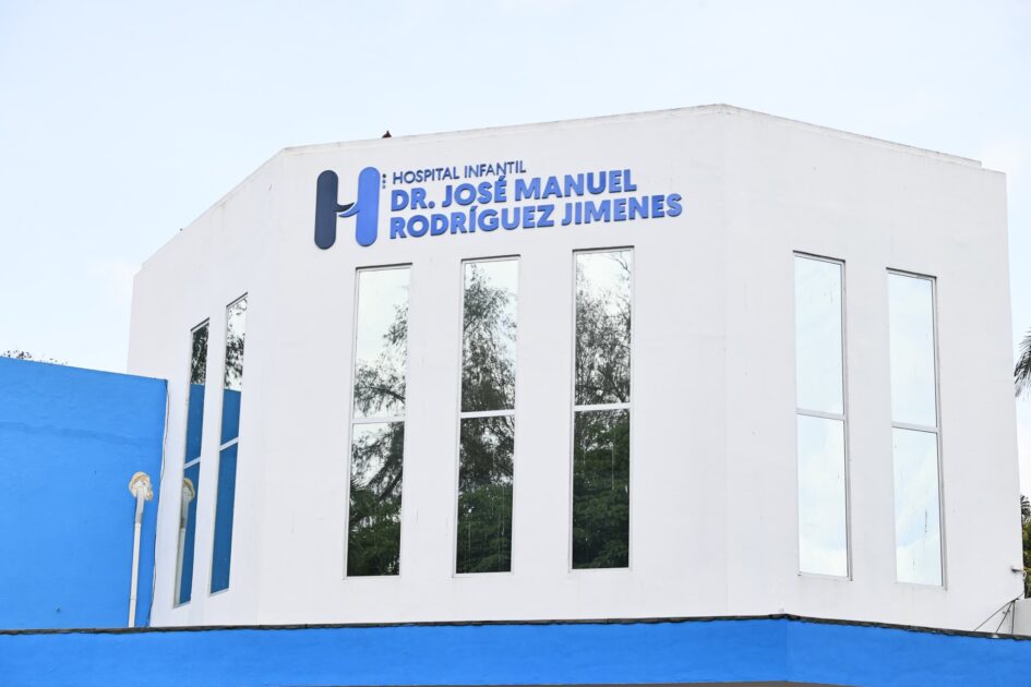 @DrMarioLama ponemos en funcionamiento la moderna y renovada área de Consultas del #HospitalJoséManuelRodríguez (antiguo Santo Socorro)