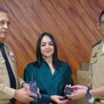 Migración recibe radios y “body cam” para fortalecer y transparentar operaciones