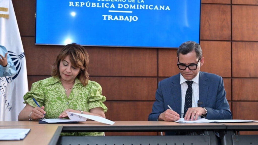 Ministerio de Trabajo y sector privado formalizan acuerdo para fomentar inserción laboral de personas en situación de vulnerabilidad