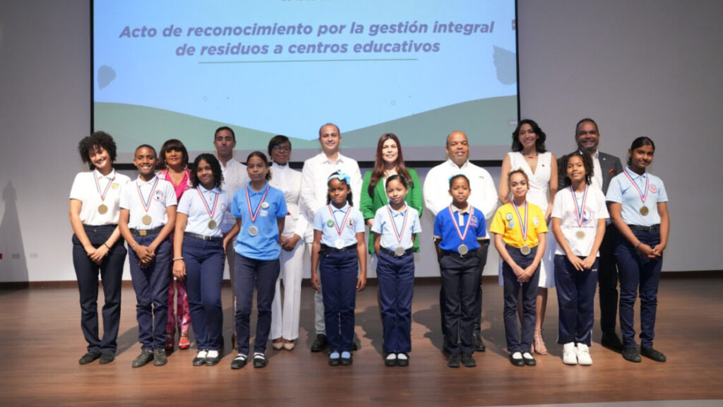 INABIE: Escuelas recuperaron más de 323,000 cajitas de leche en tres meses, con fines de reciclaje