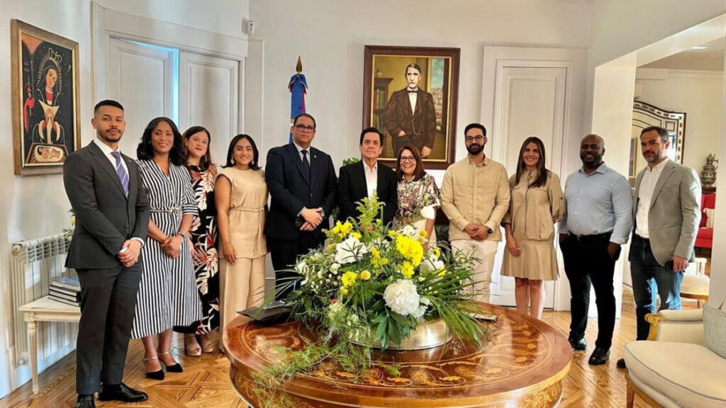 Embajada Dominicana en España celebra encuentro de autores dominicanos durante la 84.ª Feria del Libro de Madrid 2025