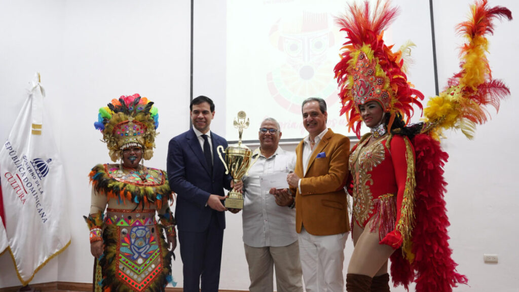 Ministerio de Cultura entrega premios anuales de carnaval