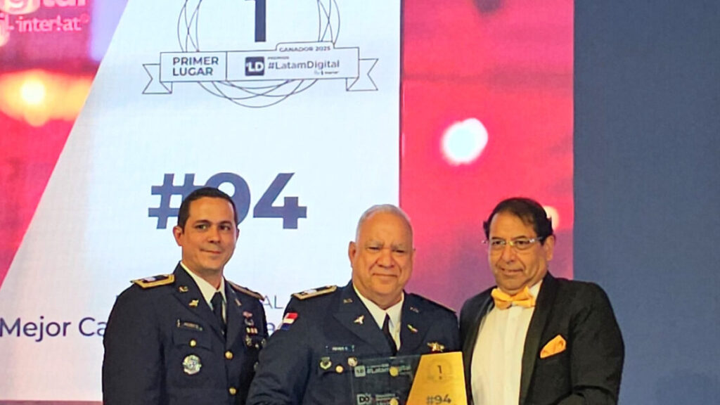 Escuelas Vocacionales del Ministerio de Defensa ganan máximo galardón de los Premios Latam Digital 2025