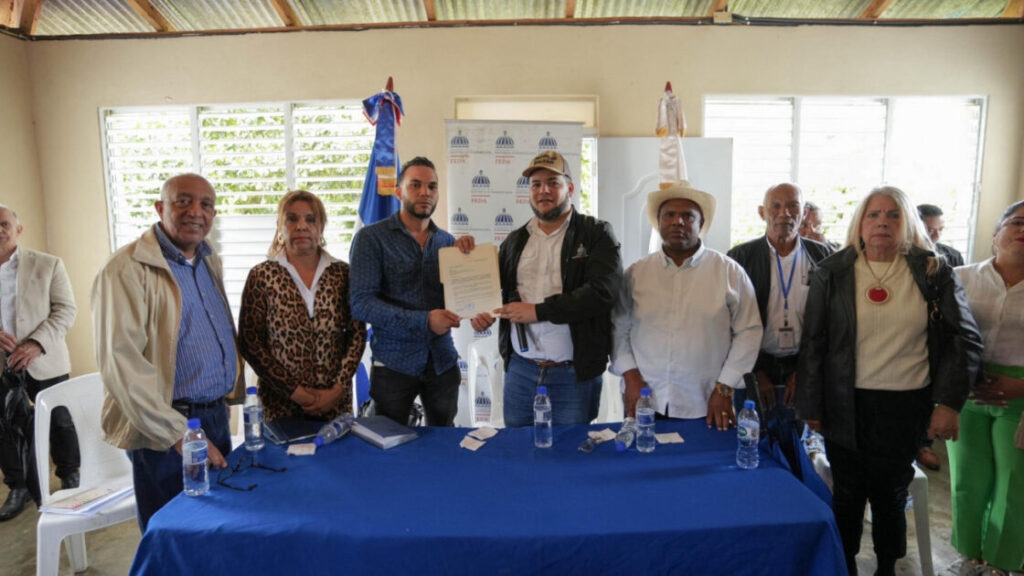 FEDA dona 20,000 plántulas de cacao y herramientas a agricultores en El Cruce de Blanco, Monseñor Nouel