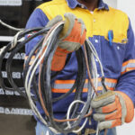 Edeeste normaliza más de 19,000 clientes y desmantela 8,863 fraudes eléctricos en mayo