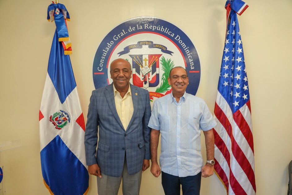 @DeligneAB Durante el recorrido de la conferencia #ElPaísQueConstruyeLuis, tuve el honor de constatar el valioso trabajo que realiza el amigo Antonio Almonte al frente del Consulado General de la República Dominicana en Boston