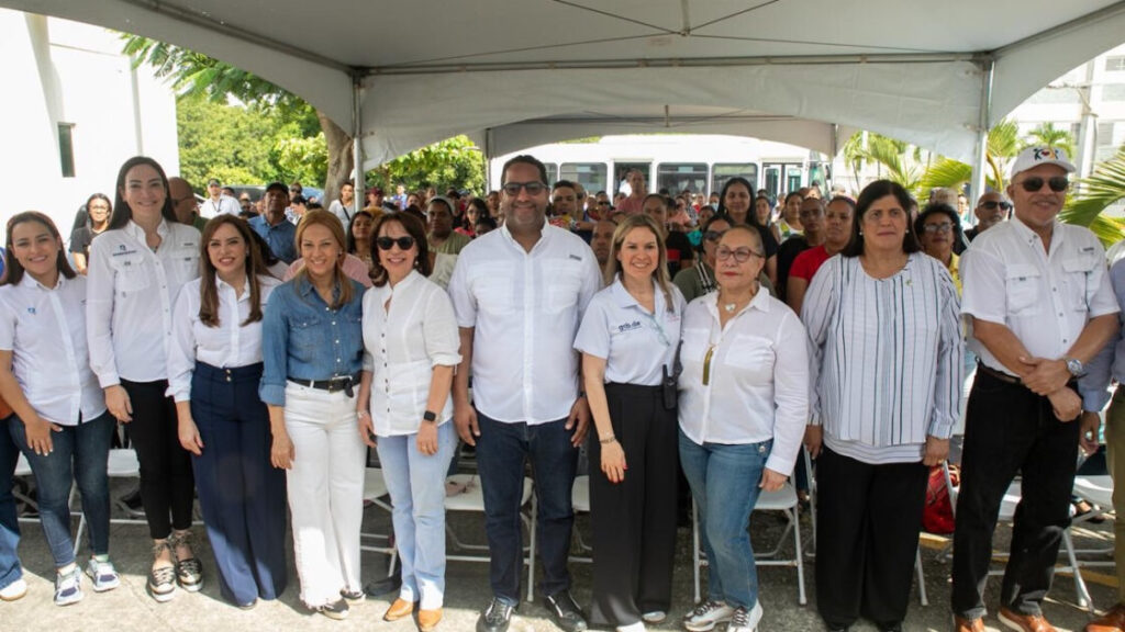 Conadis asiste a cientos de personas con discapacidad y sus familiares en jornada de inclusión social en Santiago