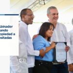 @ComunicacionDO @LuisAbinadercontinuó este domingo la entrega de 537 títulos de propiedad en La Yagüita del Pastor, Santiago, como una forma de llevarles justicia social, esperanza y transformación a familias necesitadas