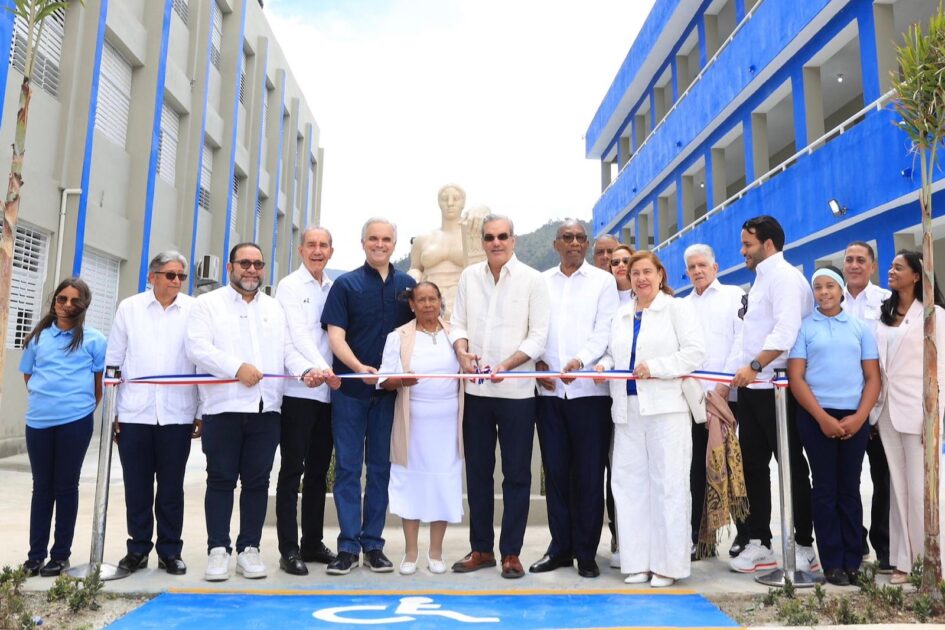 @HomeroFigueroaG 1,235 estudiantes en Constanza serán beneficiados con la inauguración del subcentro de la @UniversidadUASD y el Liceo Experimental Maestra Mercedes Esquea
