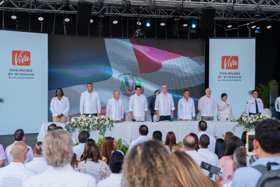 @DavidColladoM ¡Miches sigue transformándose! Junto al presidente @LuisAbinader, acompañamos la inauguración del Hotel Viva Miches by Wyndham