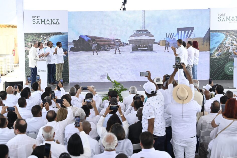 @SamuelPereyraRojas acompaña a @LuisAbinader y @JeanLuisRJ a dar el primer picazo para la construcción del nuevo Port Samaná, en Arroyo Barril