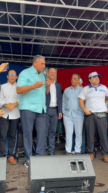 @ChuVasquez participa en el 26 aniversario del festival del Boulevard dedicado a Santiago