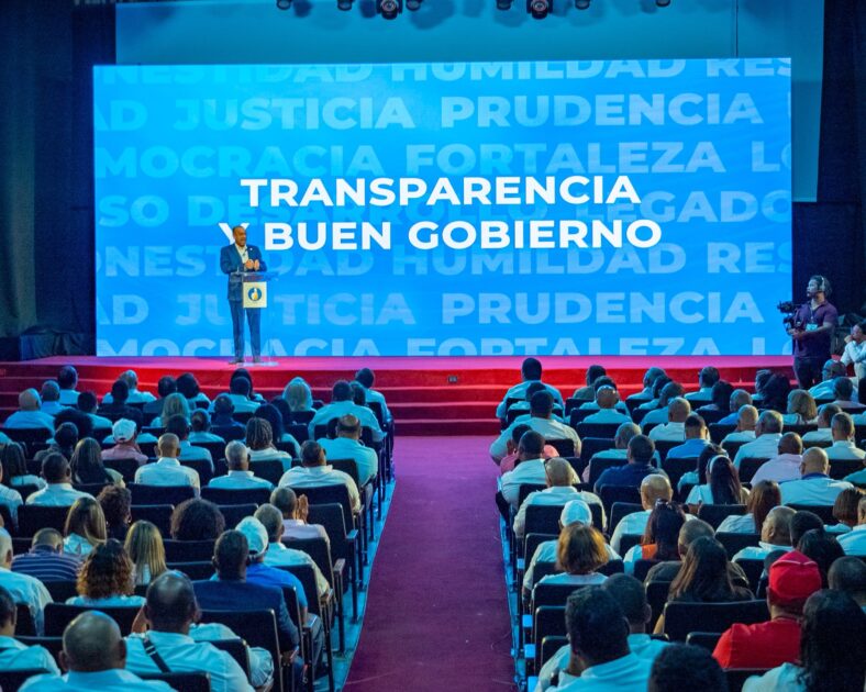 @DeligneAB Seguimos llevando nuestra conferencia #ElPaísQueConstruyeLuis a cada rincón del país, y hoy nos llena de orgullo haber llegado a la hermosa provincia de Barahona