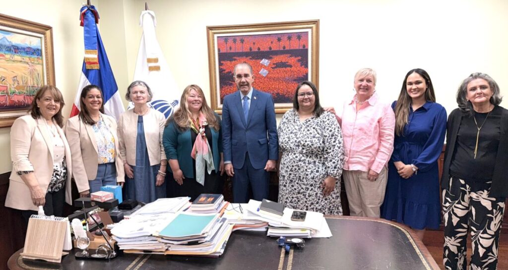 @MESCYTRD @FGarciaFermin recibe comisión de expertos internacionales en enseñanza idioma inglés
