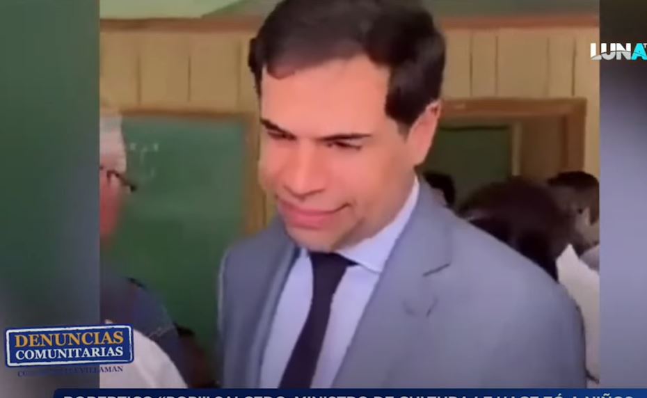 ASÍ NO @robertoangel02, RESPETE. Robertico “popi” Salcedo le hace el fó a niños de Academia de Música