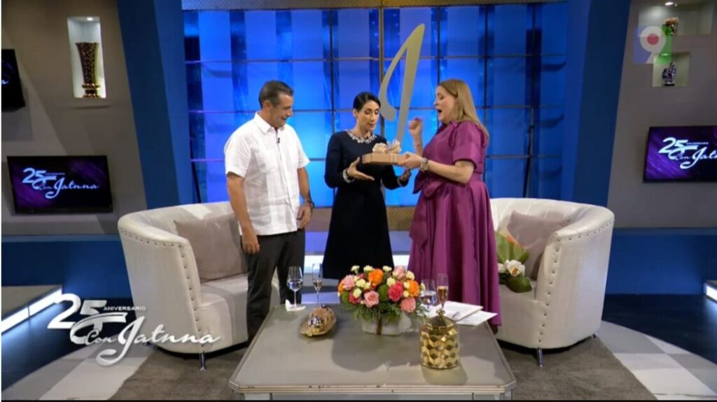 Entrevista @RaquelArbaje en Con @JatnnaTavarez hoy 9pm por ColorVisionC9