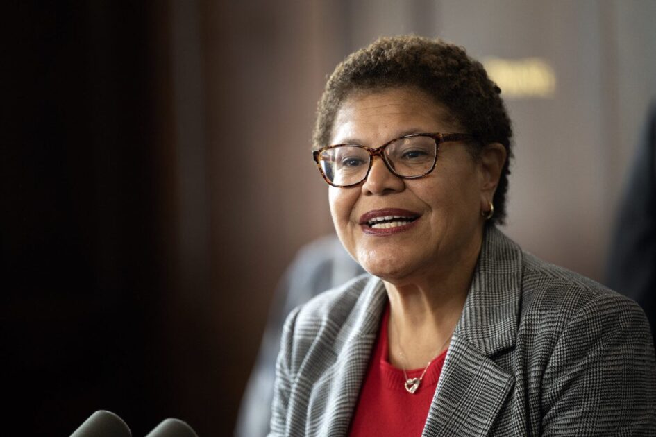 EUA| Alcaldesa Karen Bass @MayorOfLA ha decretado un toque de queda en el centro de Los Ángeles | INTERNACIONAL