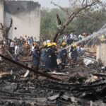 ULTIMA HORA | Accidente aéreo en India: tragedia rumbo a Londres. Avión cayó sobre una residencia de médicos