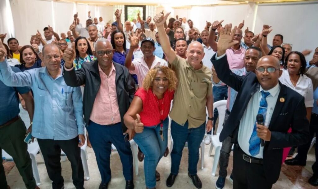 Comité Municipal del @PRM_Oficial en SDN apoya propuesta de @LuisAbinader sobre protocolo para aspiraciones presidenciales