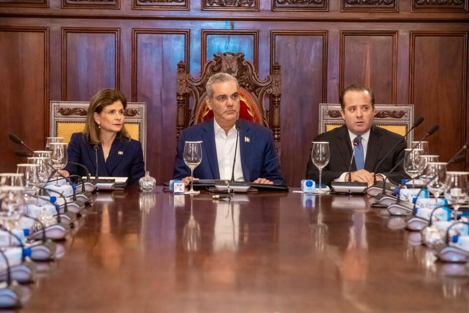 Pdte. @LuisAbinader, @Raquel PenaVice y @JosePaliza @MinpreRD  encabezaron el 50.º Consejo de Ministros