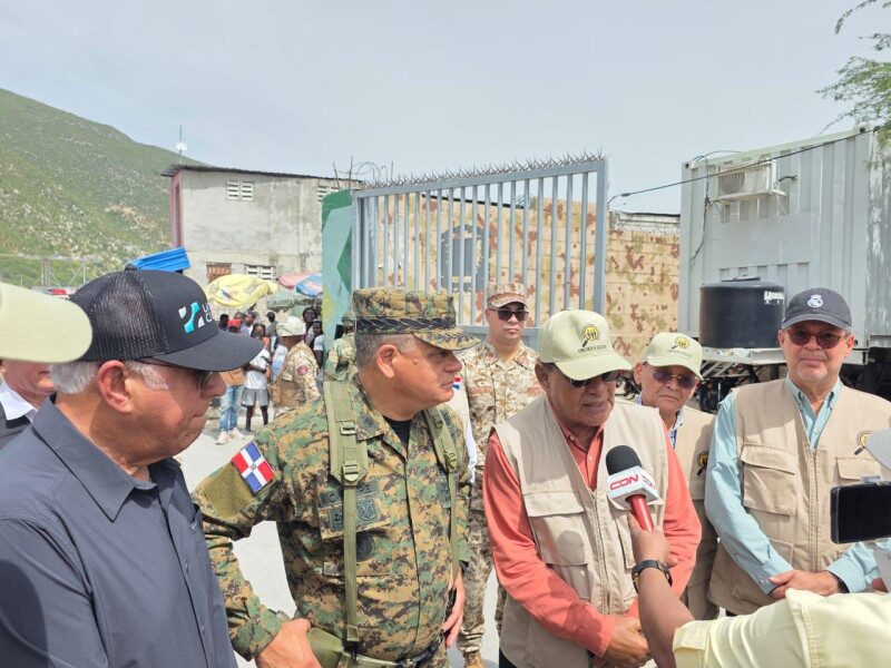 Ministros de @DefensaRD y Presidencia SUPERVISAN MEDIDAS en recorrido frontera Dominico-haitiana junto al Observatorio de Políticas Migratorias