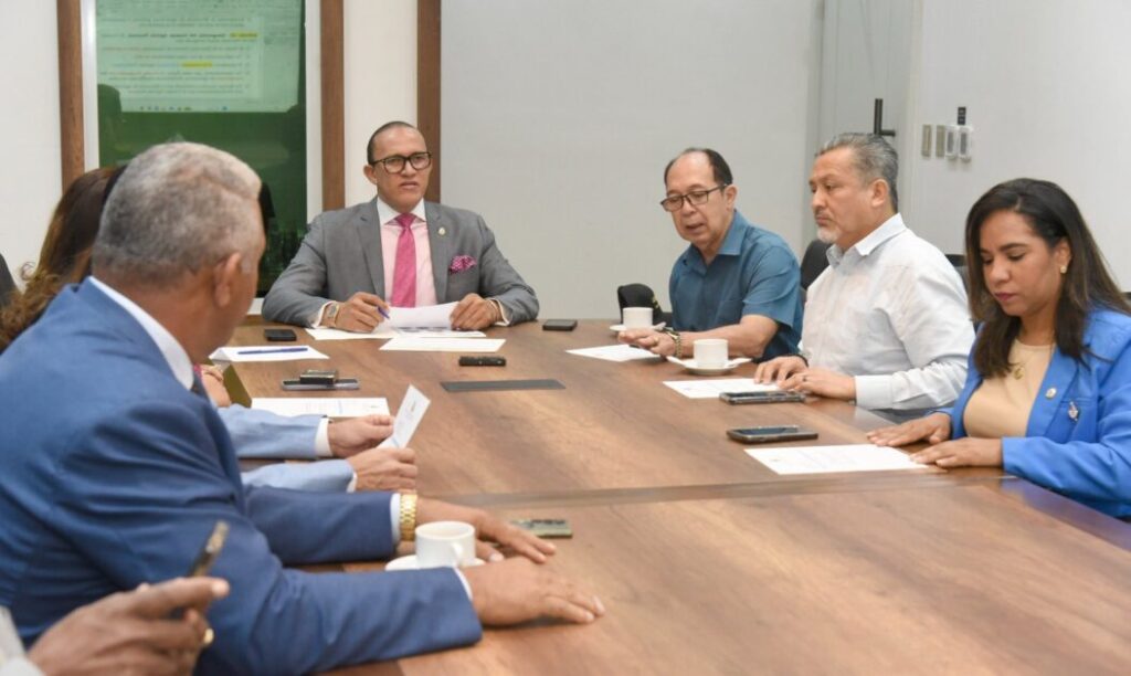 @DiputadosRD presentó estudio de la Comisión la iniciativa del proyecto de ley que declara a la ciudad de Neiba, municipio Neiba, provincia Bahoruco como capital de la uva