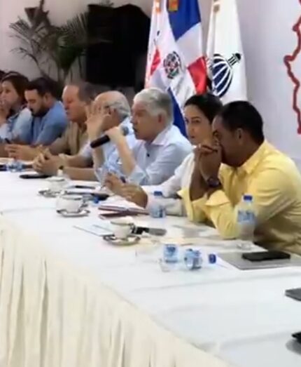 @EduardoEstrella visitó la provincia Valverde y se reune con aurtoridadesy lideres comunitarios dando seguimento a obras de @RDMOPC